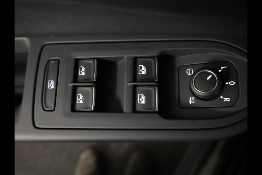 Volkswagen Golf 1.5 eHybrid GTE 272 pk Automaat (DSG) | Sportpakket | Panoramadak | Lederen bekleding | Elektr. trekhaak | Parkeersensoren | Blackstyle | Stoelverwarming |