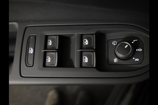 Volkswagen Golf 1.5 eHybrid GTE 272 pk Automaat (DSG) | Sportpakket | Panoramadak | Lederen bekleding | Elektr. trekhaak | Parkeersensoren | Blackstyle | Stoelverwarming |