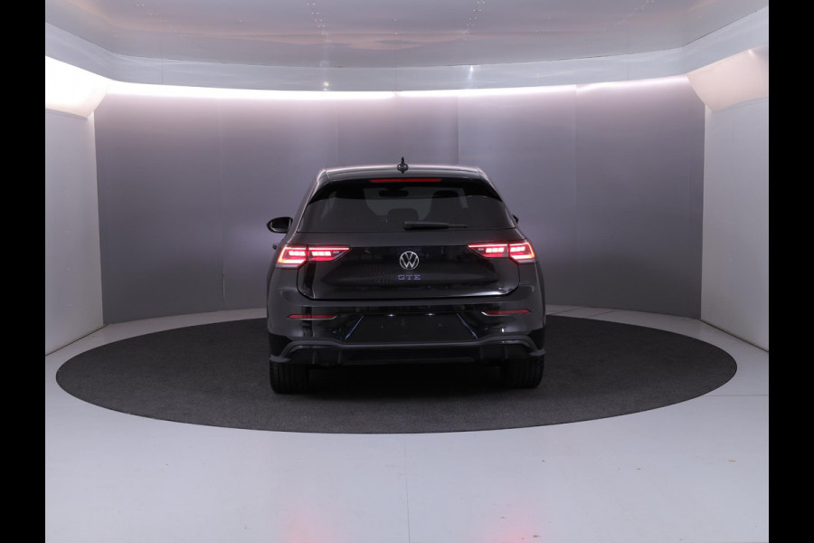 Volkswagen Golf 1.5 eHybrid GTE 272 pk Automaat (DSG) | Sportpakket | Panoramadak | Lederen bekleding | Elektr. trekhaak | Parkeersensoren | Blackstyle | Stoelverwarming |