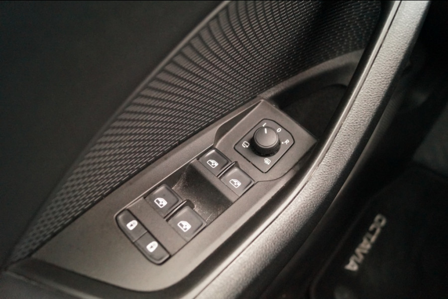 Škoda Octavia Combi 1.0 TSI 110pk DSG Business Edition -PANO-ECC-CAM-