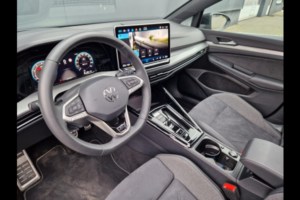 Volkswagen Golf 8.5 1.5 eTSI 150pk dsg 50 Edition/Pano/IQ drive/Full