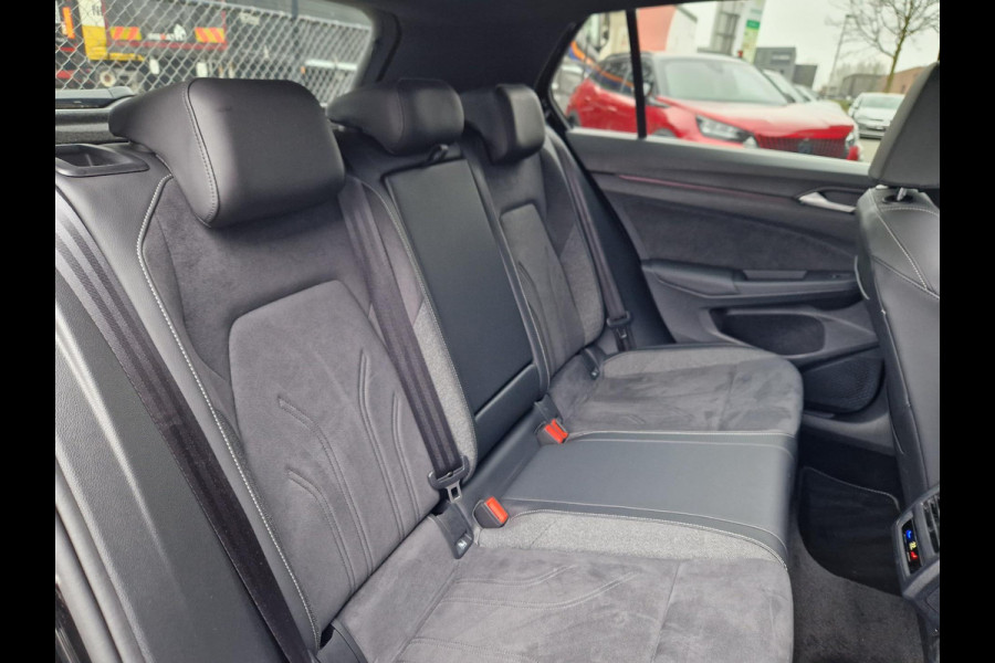 Volkswagen Golf 8.5 1.5 eTSI 150pk dsg 50 Edition/Pano/IQ drive/Full