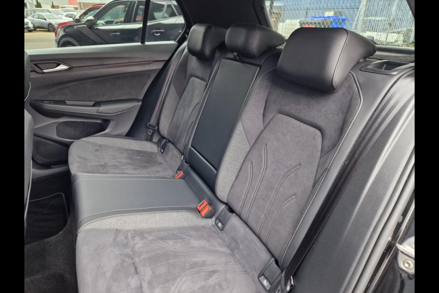 Volkswagen Golf 8.5 1.5 eTSI 150pk dsg 50 Edition/Pano/IQ drive/Full