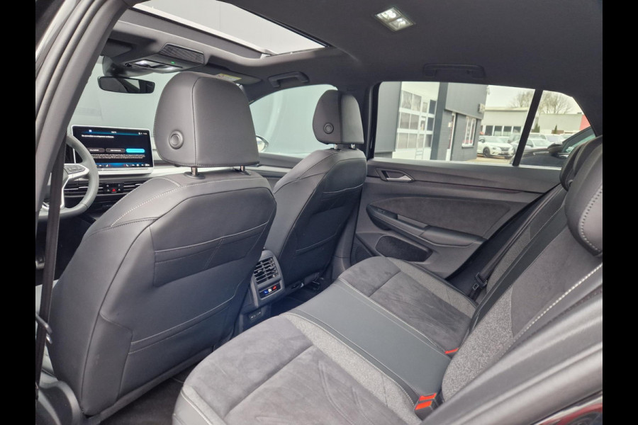 Volkswagen Golf 8.5 1.5 eTSI 150pk dsg 50 Edition/Pano/IQ drive/Full