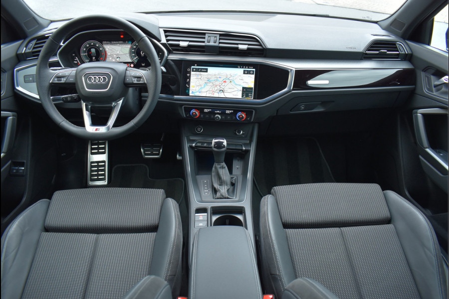 Audi Q3 Sportback 45 TFSI e S-Line 245 Pk Navi Sfeerverlichting Full Led Keyless Trekhaak 20 Inch Unieke staat
