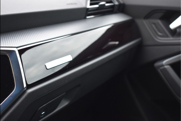 Audi Q3 Sportback 45 TFSI e S-Line 245 Pk Navi Sfeerverlichting Full Led Keyless Trekhaak 20 Inch Unieke staat