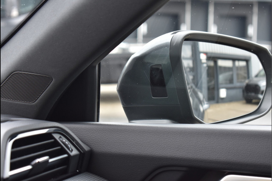 Audi Q3 Sportback 45 TFSI e S-Line 245 Pk Navi Sfeerverlichting Full Led Keyless Trekhaak 20 Inch Unieke staat