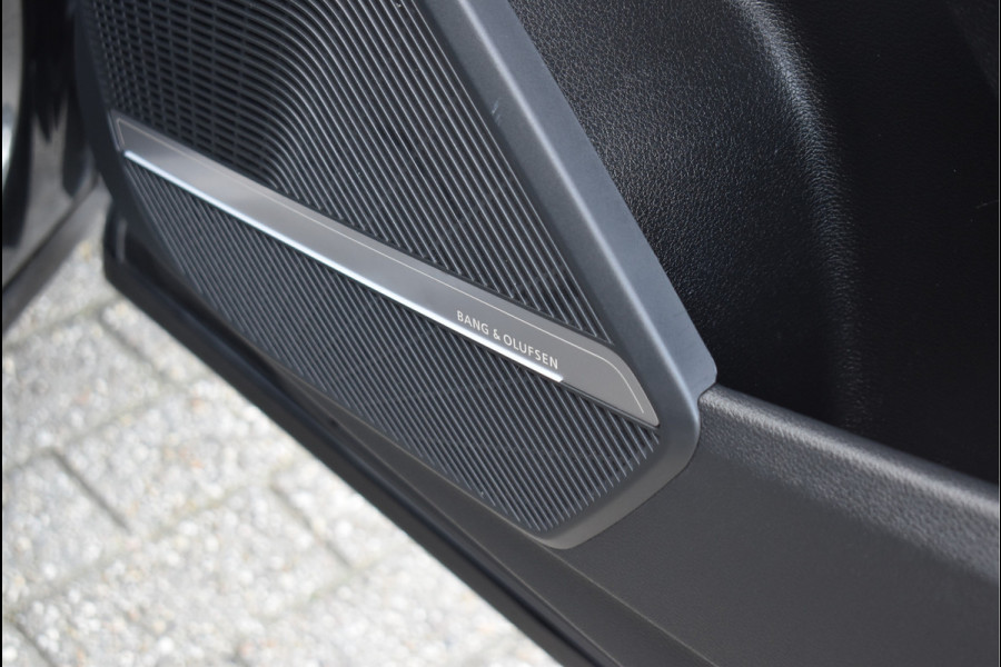 Audi Q5 50 TFSI e S-Line 299 Pk RS-Stoel Luchtvering Matrix Oled ACC Keyless Trekhaak 20 Inch