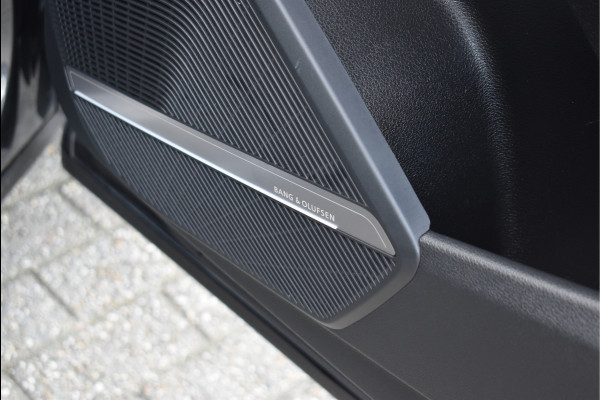 Audi Q5 50 TFSI e S-Line 299 Pk RS-Stoel Luchtvering Matrix Oled ACC Keyless Trekhaak 20 Inch
