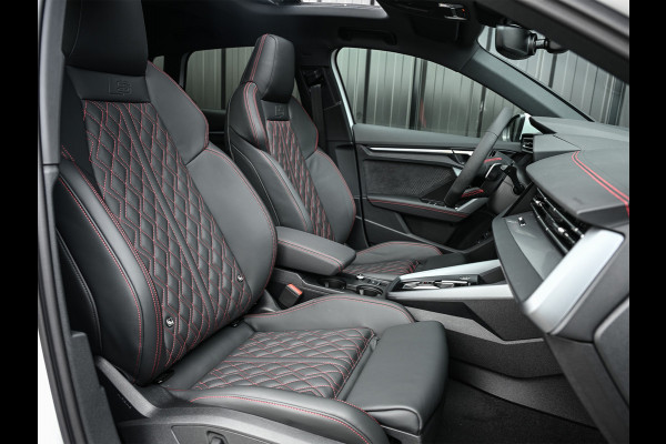 Audi A3 Sportback 45 TFSI e S edition Competition | Panoramadak | 5 jr garantie | Ambiance interieur | Active Cruise | Sonos Sound | S-Seats + Memory | Head-Up | Camera | Stoelverwarming | Keyless