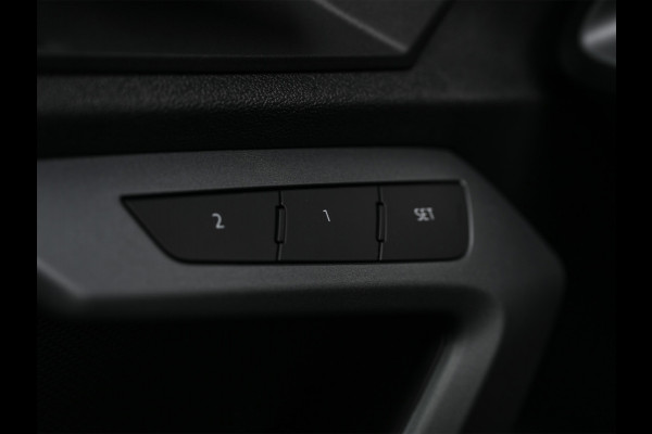 Audi A3 Sportback 45 TFSI e S edition Competition | Panoramadak | 5 jr garantie | Ambiance interieur | Active Cruise | Sonos Sound | S-Seats + Memory | Head-Up | Camera | Stoelverwarming | Keyless