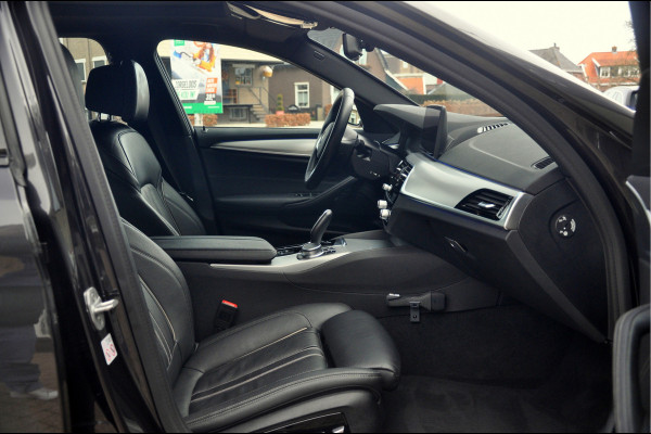 BMW 5 Serie Touring 518d High Executive M-Sport Edition | 20 inch | Panoramadak | Comfortstoelen