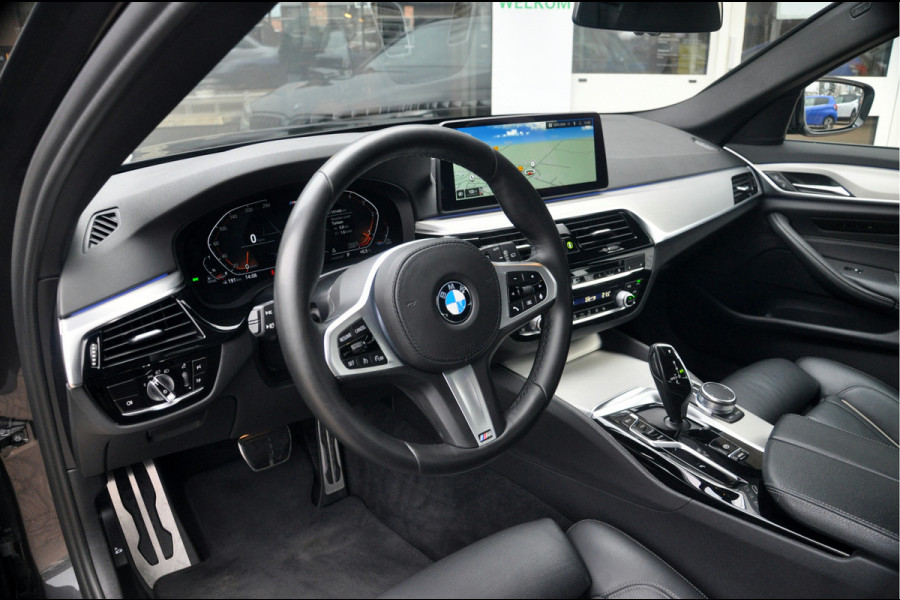 BMW 5 Serie Touring 518d High Executive M-Sport Edition | 20 inch | Panoramadak | Comfortstoelen