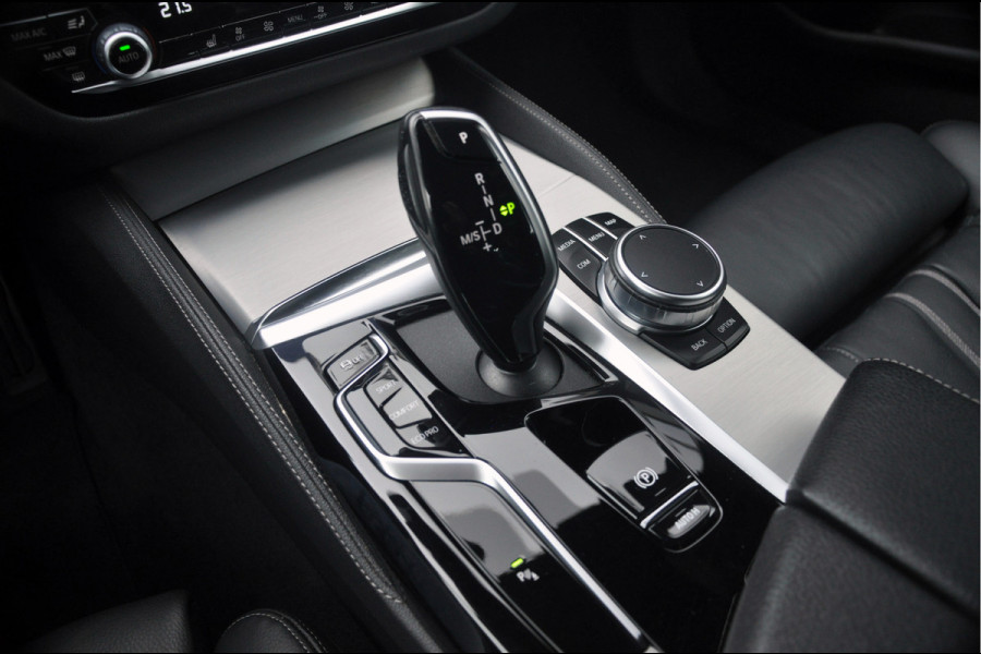 BMW 5 Serie Touring 518d High Executive M-Sport Edition | 20 inch | Panoramadak | Comfortstoelen