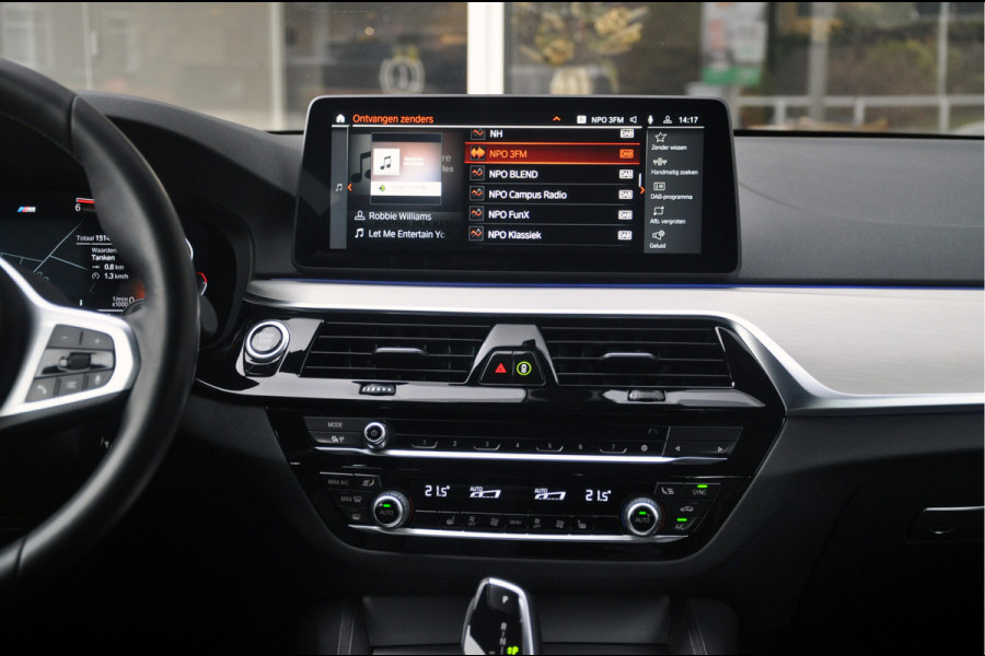 BMW 5 Serie Touring 518d High Executive M-Sport Edition | 20 inch | Panoramadak | Comfortstoelen