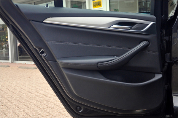 BMW 5 Serie Touring 518d High Executive M-Sport Edition | 20 inch | Panoramadak | Comfortstoelen