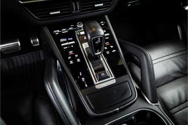 Porsche Cayenne 4.0 Turbo - Origineel NL | Sport Chrhono + | Luchtvering | Elek. Trekhaak