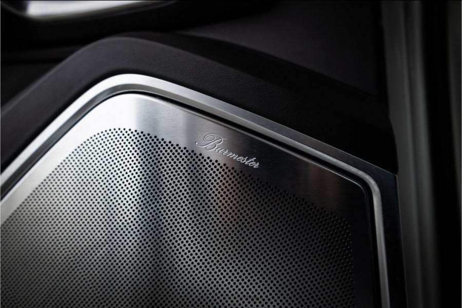 Porsche Cayenne 4.0 Turbo - Origineel NL | Sport Chrhono + | Luchtvering | Elek. Trekhaak