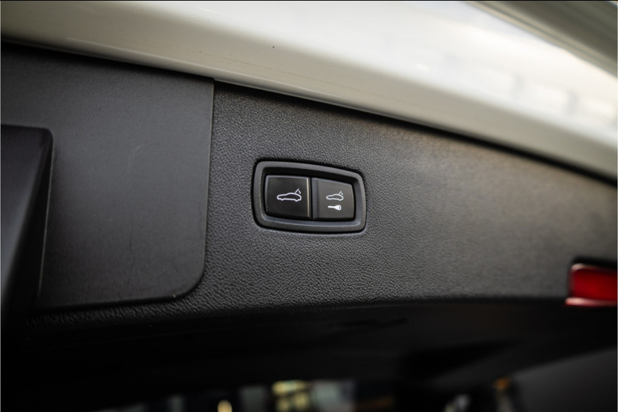 Porsche Cayenne 4.0 Turbo - Origineel NL | Sport Chrhono + | Luchtvering | Elek. Trekhaak