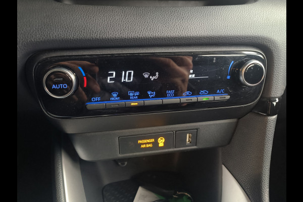 Toyota Yaris 1.5 Hybrid 115 Comfort Rijklaar + 12 maanden Bovag-garantie Henk Jongen Auto's in Helmond,  al 50 jaar service zoals 't hoort!