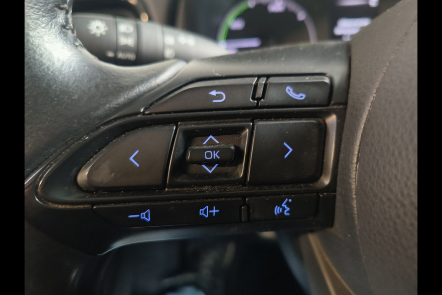 Toyota Yaris 1.5 Hybrid 115 Comfort Rijklaar + 12 maanden Bovag-garantie Henk Jongen Auto's in Helmond,  al 50 jaar service zoals 't hoort!