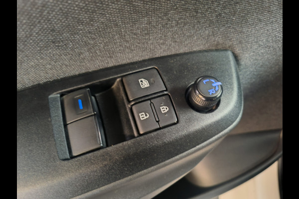Toyota Yaris 1.5 Hybrid 115 Comfort Rijklaar + 12 maanden Bovag-garantie Henk Jongen Auto's in Helmond,  al 50 jaar service zoals 't hoort!