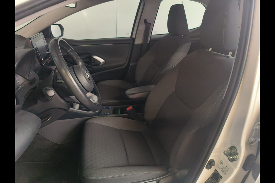 Toyota Yaris 1.5 Hybrid 115 Comfort Rijklaar + 12 maanden Bovag-garantie Henk Jongen Auto's in Helmond,  al 50 jaar service zoals 't hoort!