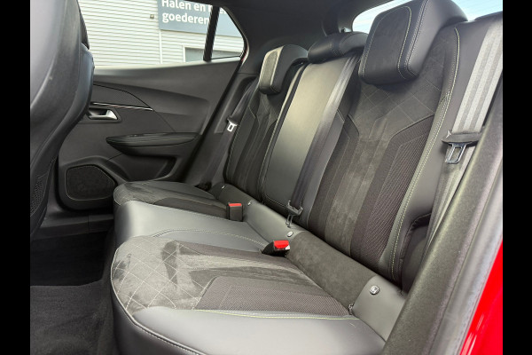 Peugeot 2008 1.2 Turbo GT-Line 155pk - Automaat - Panodak - Navi - Winterpakket - Climate