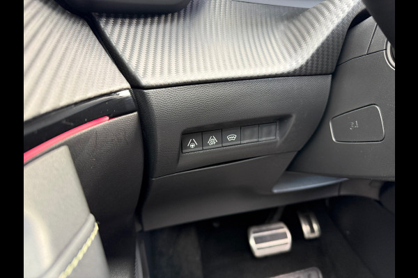 Peugeot 2008 1.2 Turbo GT-Line 155pk - Automaat - Panodak - Navi - Winterpakket - Climate