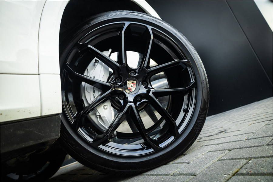 Porsche Cayenne 4.0 Turbo - Origineel NL | Sport Chrhono + | Luchtvering | Elek. Trekhaak