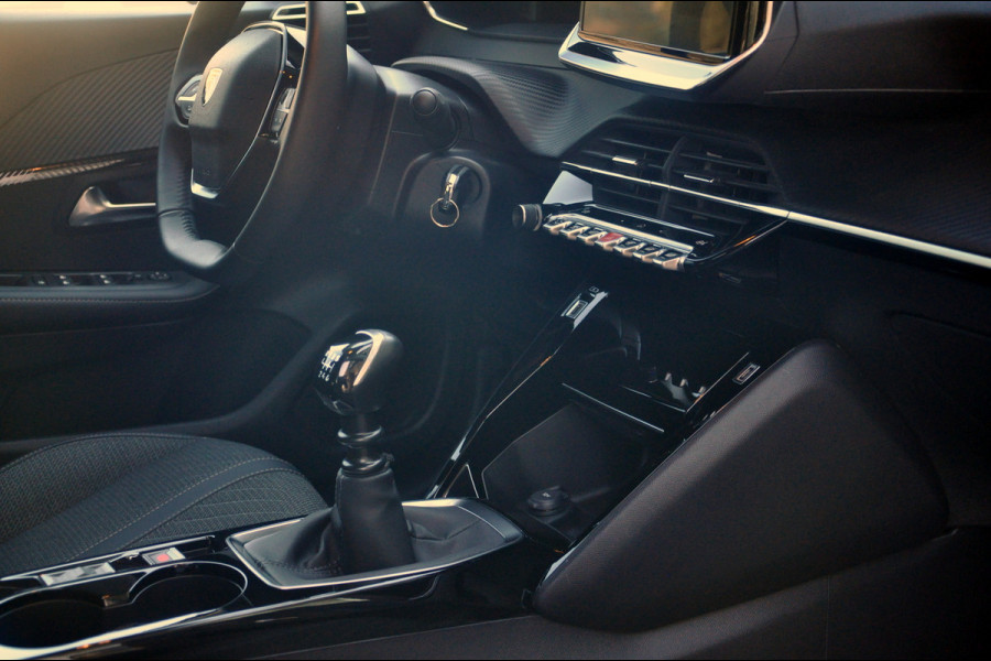 Peugeot 208 1.2 PureTech 100 Allure | Navigatie | 360 Gr Camera | Zeer mooi!
