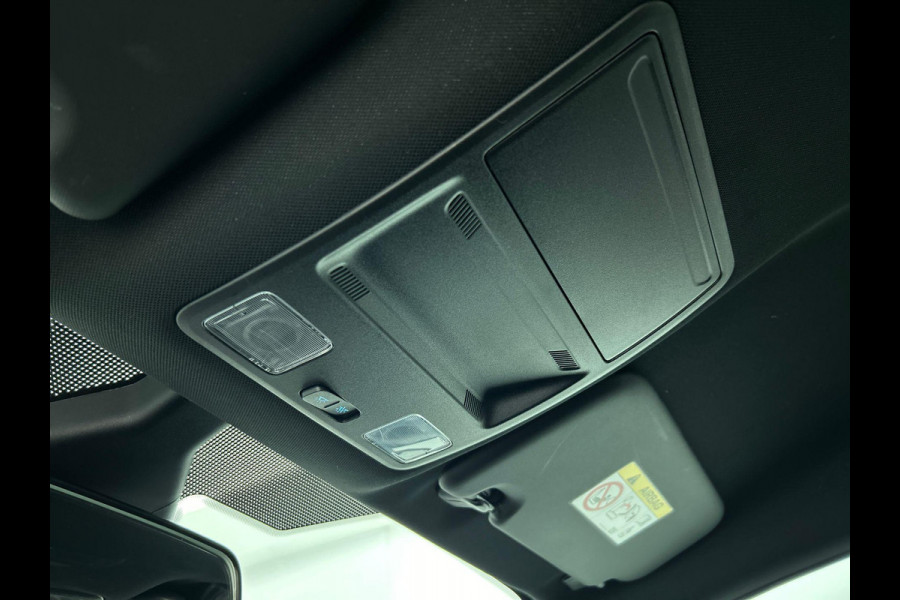 Ford Fiesta 1.0 EcoBoost Hybrid ST-Line Navigatie Apple Carplay/Android Auto Parkeersensoren achter Cruise Control Climate Control Lichtmetalen velgen