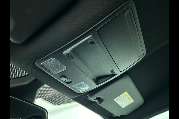 Ford Fiesta 1.0 EcoBoost Hybrid ST-Line Navigatie Apple Carplay/Android Auto Parkeersensoren achter Cruise Control Climate Control Lichtmetalen velgen