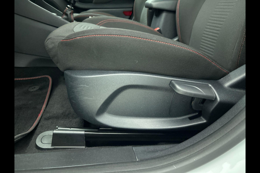 Ford Fiesta 1.0 EcoBoost Hybrid ST-Line Navigatie Apple Carplay/Android Auto Parkeersensoren achter Cruise Control Climate Control Lichtmetalen velgen