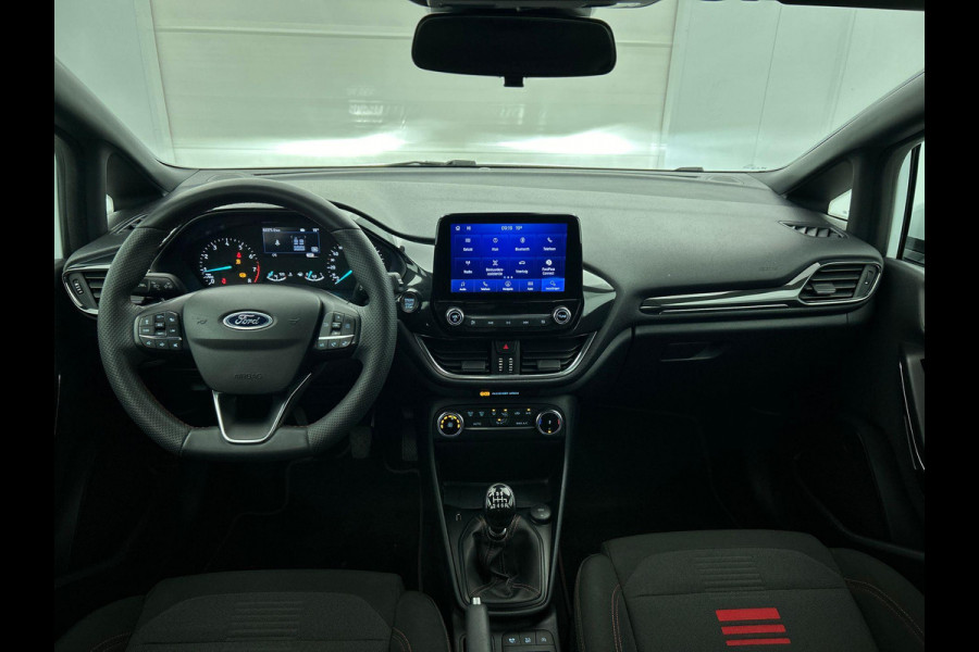 Ford Fiesta 1.0 EcoBoost Hybrid ST-Line Navigatie Apple Carplay/Android Auto Parkeersensoren achter Cruise Control Climate Control Lichtmetalen velgen
