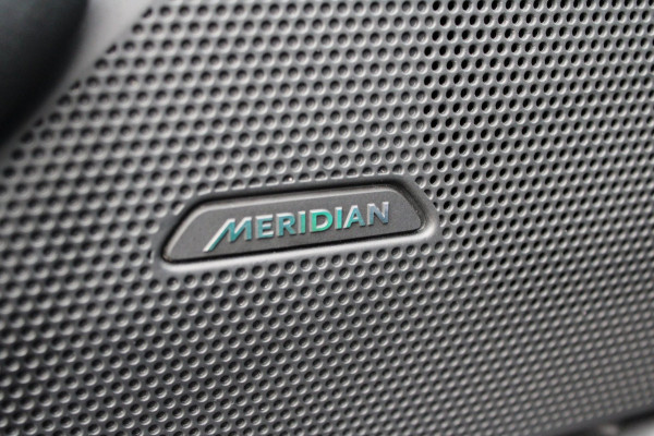 Land Rover Range Rover Velar 2.0 P250 Turbo AWD R-Dynamic HSE