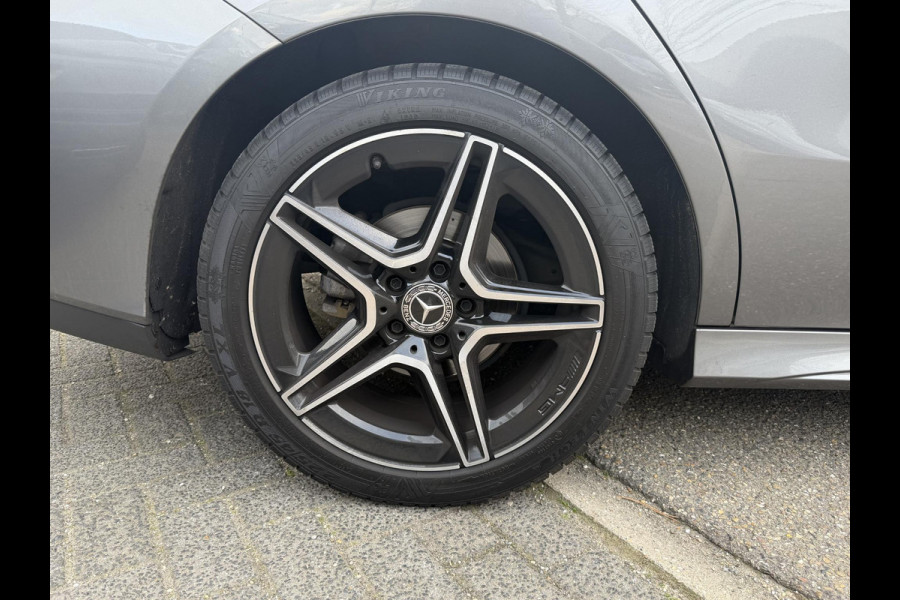 Mercedes-Benz CLA-Klasse 180 Business Solution AMG VAN € 30.900,- VOOR € 28.440,- UW LENTEVOORDEEL € 2.460,-! | PANO | AMG-LINE | STOELVERWARMING | SFEERVERLICHTING| CAMERA| KEYLESS|