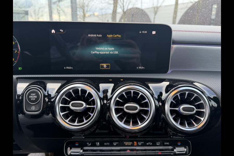 Mercedes-Benz CLA-Klasse 180 Business Solution AMG VAN € 30.900,- VOOR € 28.440,- UW LENTEVOORDEEL € 2.460,-! | PANO | AMG-LINE | STOELVERWARMING | SFEERVERLICHTING| CAMERA| KEYLESS|