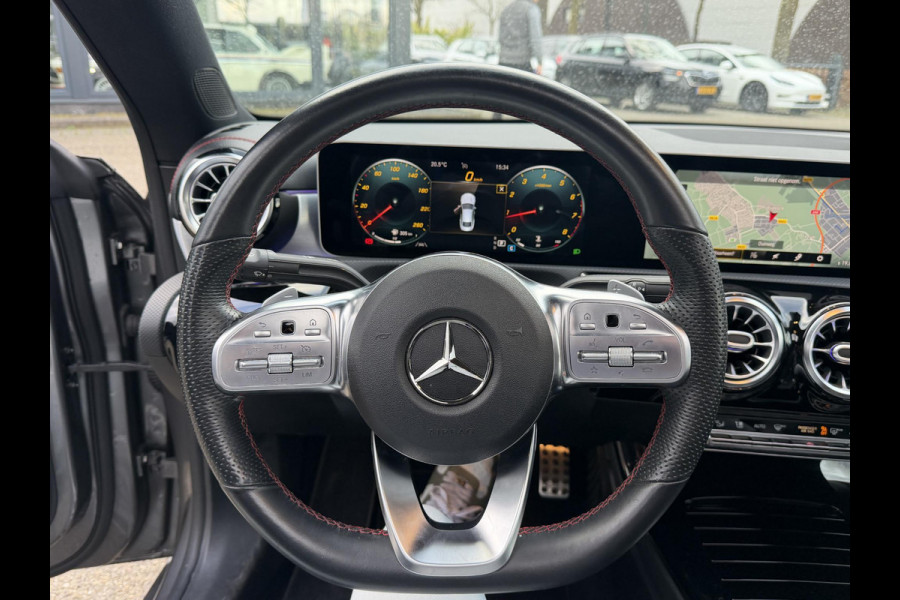 Mercedes-Benz CLA-Klasse 180 Business Solution AMG VAN € 30.900,- VOOR € 28.440,- UW LENTEVOORDEEL € 2.460,-! | PANO | AMG-LINE | STOELVERWARMING | SFEERVERLICHTING| CAMERA| KEYLESS|