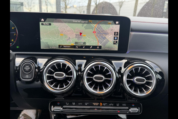 Mercedes-Benz CLA-Klasse 180 Business Solution AMG VAN € 30.900,- VOOR € 28.440,- UW LENTEVOORDEEL € 2.460,-! | PANO | AMG-LINE | STOELVERWARMING | SFEERVERLICHTING| CAMERA| KEYLESS|