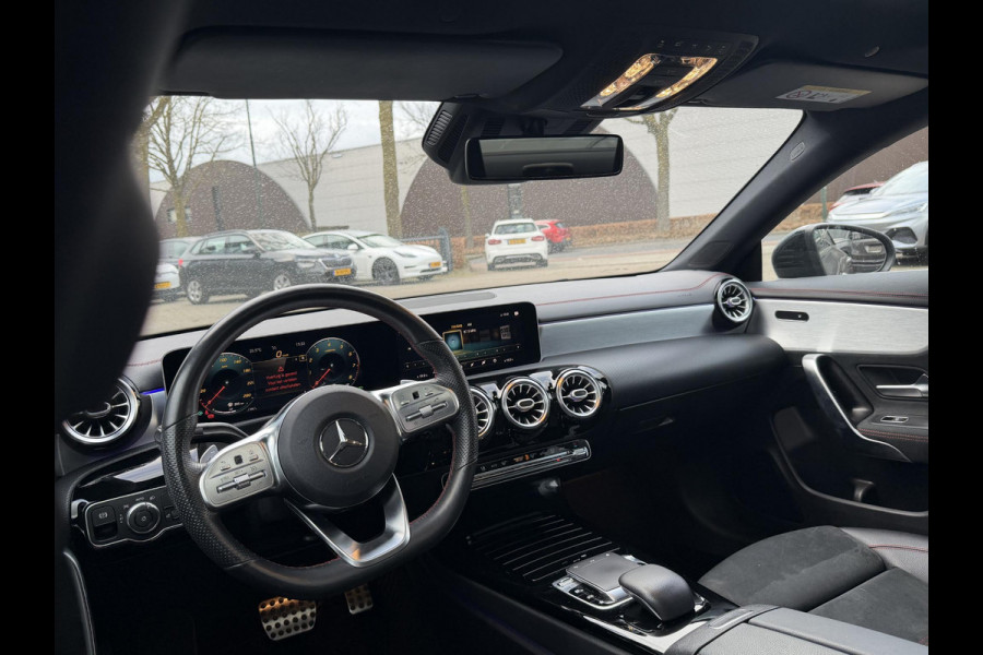 Mercedes-Benz CLA-Klasse 180 Business Solution AMG VAN € 30.900,- VOOR € 28.440,- UW LENTEVOORDEEL € 2.460,-! | PANO | AMG-LINE | STOELVERWARMING | SFEERVERLICHTING| CAMERA| KEYLESS|