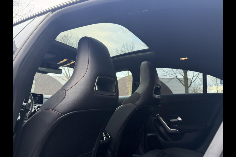 Mercedes-Benz CLA-Klasse 180 Business Solution AMG VAN € 30.900,- VOOR € 28.440,- UW LENTEVOORDEEL € 2.460,-! | PANO | AMG-LINE | STOELVERWARMING | SFEERVERLICHTING| CAMERA| KEYLESS|