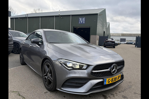 Mercedes-Benz CLA-Klasse 180 Business Solution AMG VAN € 30.900,- VOOR € 28.440,- UW LENTEVOORDEEL € 2.460,-! | PANO | AMG-LINE | STOELVERWARMING | SFEERVERLICHTING| CAMERA| KEYLESS|
