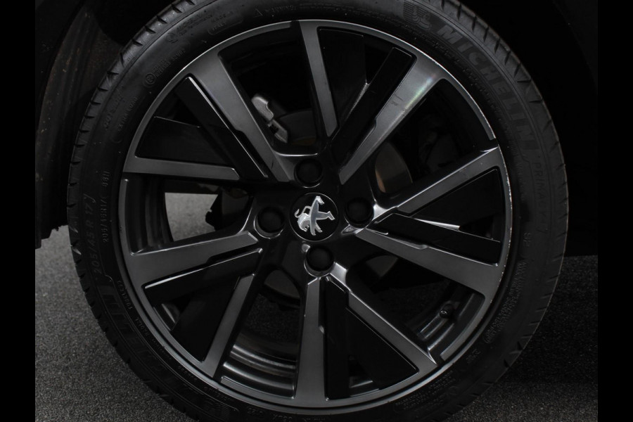 Peugeot 208 1.2 PureTech 100pk Automaat GT-Line Navigatie Apple Carplay/Android Auto Airco Parkeer sensoren Cruise Control Led Lichtmetalen Velgen