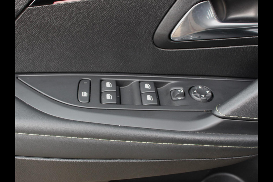 Peugeot 208 1.2 PureTech 100pk Automaat GT-Line Navigatie Apple Carplay/Android Auto Airco Parkeer sensoren Cruise Control Led Lichtmetalen Velgen