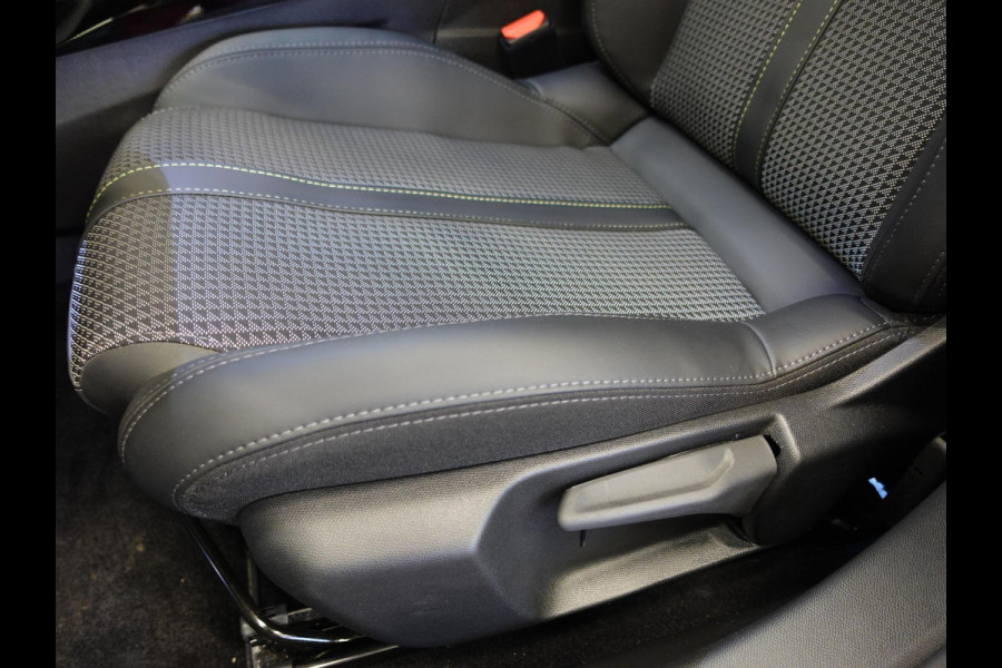 Peugeot 208 1.2 PureTech 100pk Automaat GT-Line Navigatie Apple Carplay/Android Auto Airco Parkeer sensoren Cruise Control Led Lichtmetalen Velgen