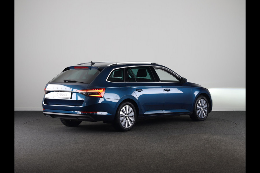 Škoda Superb 1.4 TSI iV Style 218 pk Automaat (DSG) | Navigatie | Parkeersensoren (Park assist) | Achteruitrijcamera | Standkachel | Stoelverwarming |