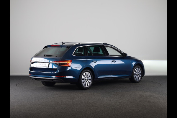 Škoda Superb 1.4 TSI iV Style 218 pk Automaat (DSG) | Navigatie | Parkeersensoren (Park assist) | Achteruitrijcamera | Standkachel | Stoelverwarming |