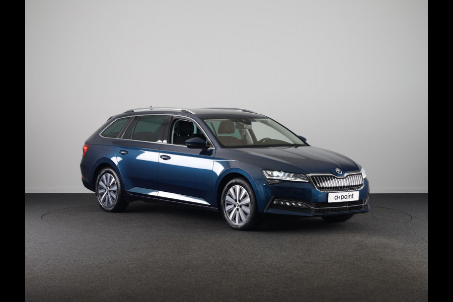 Škoda Superb 1.4 TSI iV Style 218 pk Automaat (DSG) | Navigatie | Parkeersensoren (Park assist) | Achteruitrijcamera | Standkachel | Stoelverwarming |