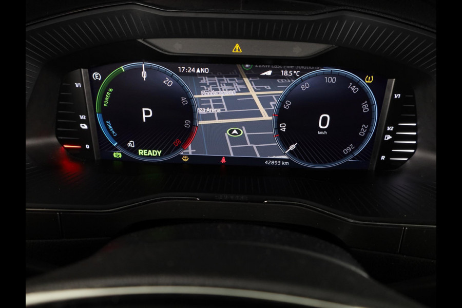 Škoda Superb 1.4 TSI iV Style 218 pk Automaat (DSG) | Navigatie | Parkeersensoren (Park assist) | Achteruitrijcamera | Standkachel | Stoelverwarming |